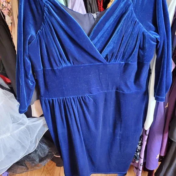 Vixen by Micheline Pitt Starlet Wiggle in blue velvet - Picture 2 of 3